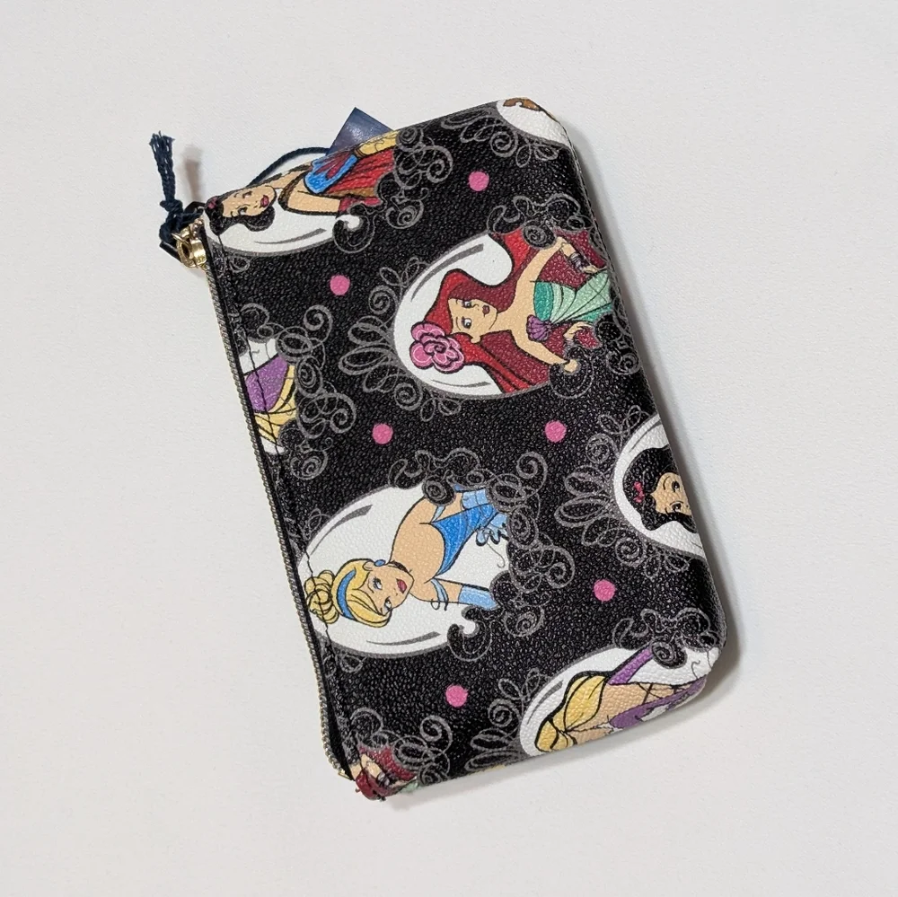 Dooney & Bourke Disney Runway Princess Cosmetic Bag /Pouch - Picture 4 of 11